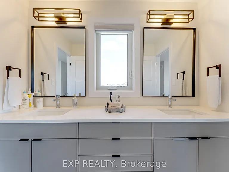 266 Hesselman Cres — Photo 30