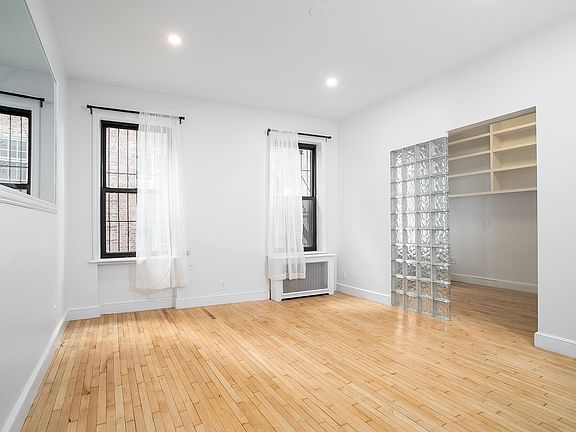 3rd image of 24 Minetta Ln APT 2F
