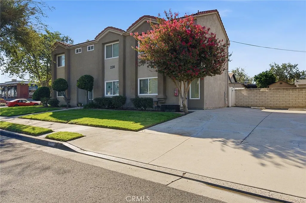 2 bed, 1.5 bath, 832 sqft, $2,350 — Photo 1