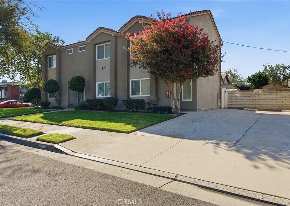 220 W 3rd St #101