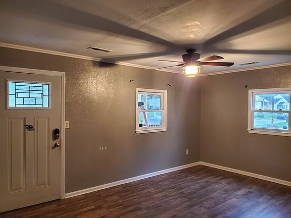 3rd image of 143 Trump Ave
