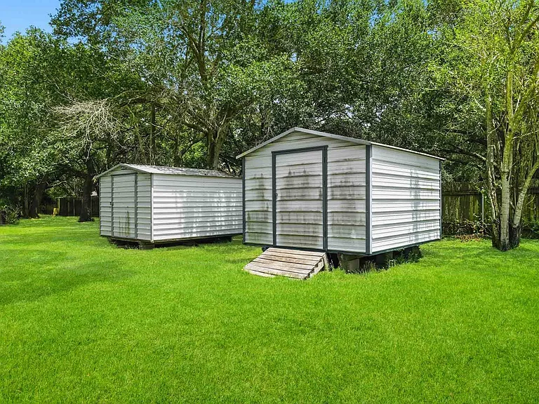 1017 Lions Park Dr — Photo 25