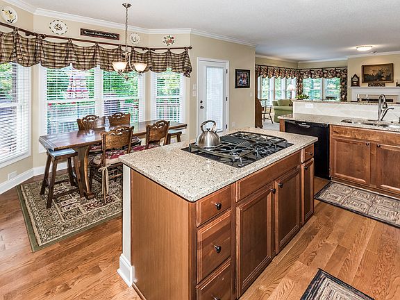 Kitchen & Breakfast Room