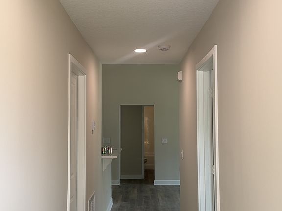 5th image of 902 18th Pl