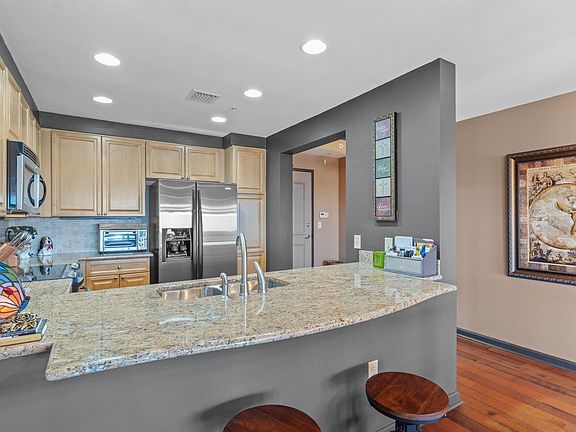 4th image of 121 N Monroe St APT 1209
