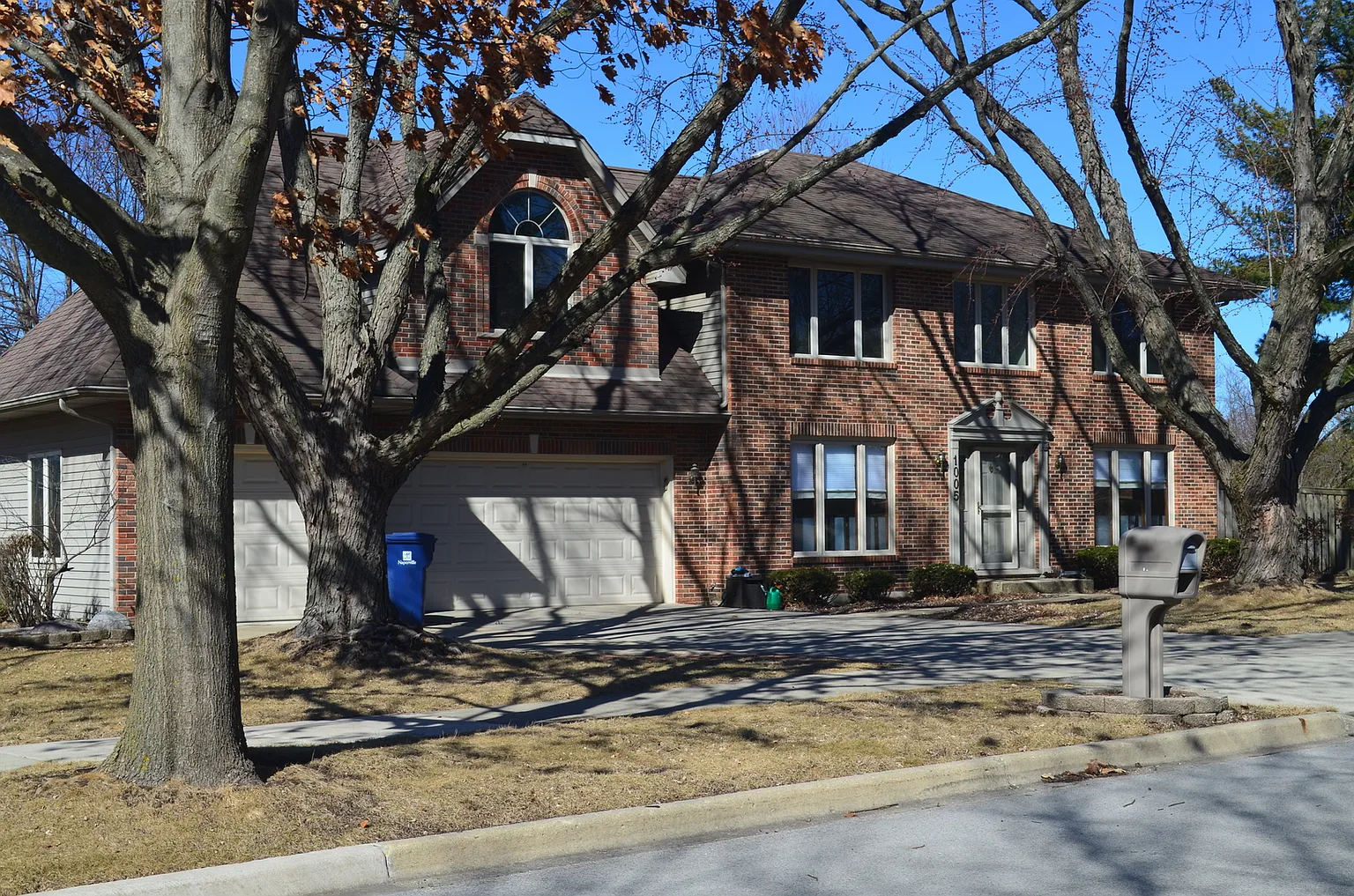 1005 E Benton Ave photo 1