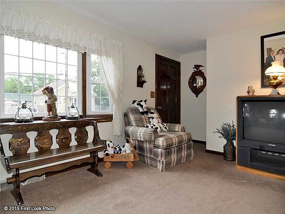 4th image of 127 Cadorna St