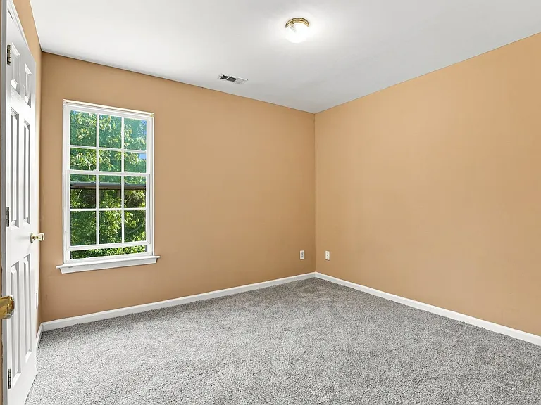 926 Oakshire Cir — Photo 32