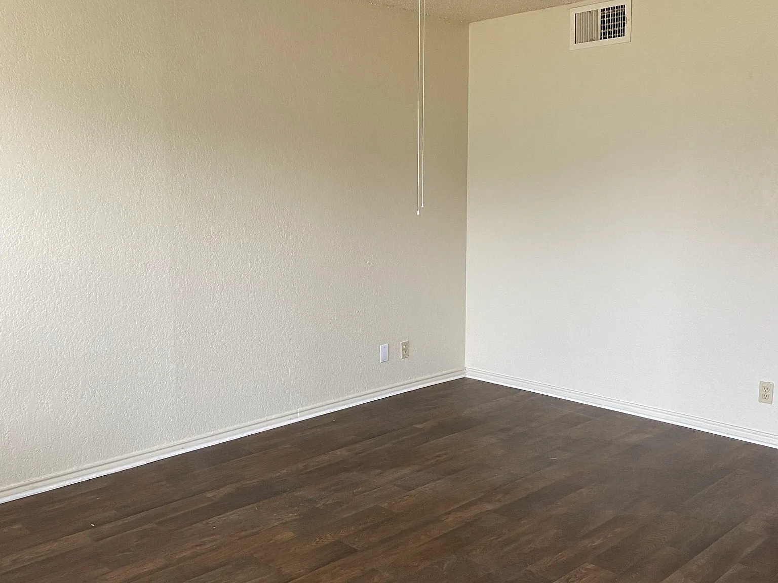 2 bed, 1.5 bath, 1100 sqft, $1,195 — Photo 2