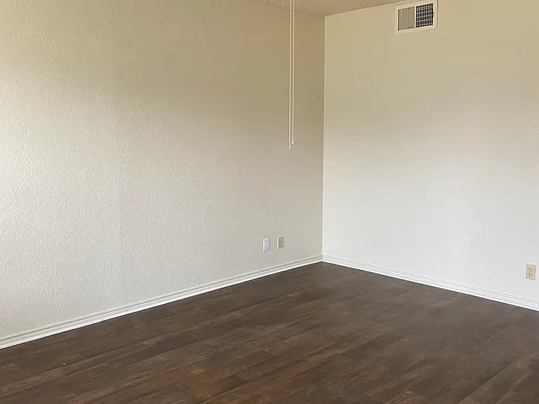 605 Meadow View Ct #1 — Photo 2