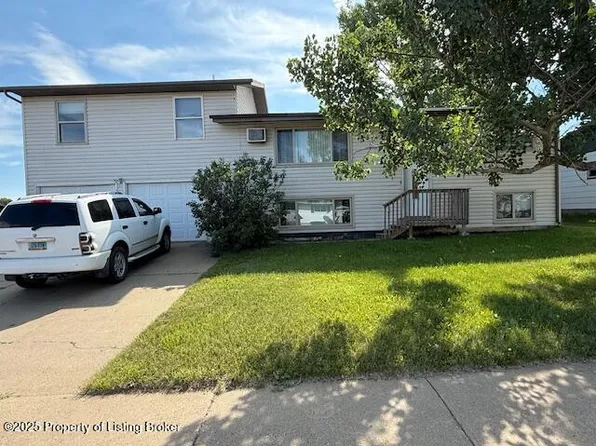 531 3rd Ave SE, Dickinson, ND 58601
