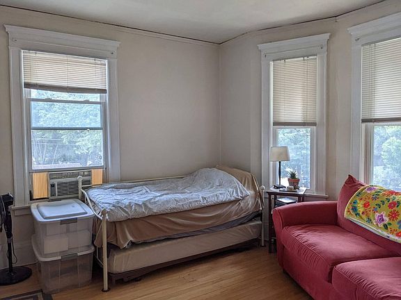 2nd image of 1846 Marshall Ave APT 1