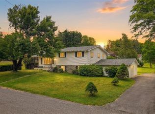 407 Colonial Dr, Stroudsburg, PA 18360