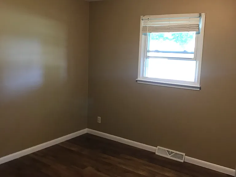 Robindale Dr — Photo 6