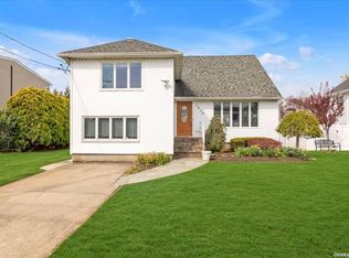 2828 Riverside Ave, Merrick, NY 11566