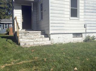 15095 Wood Rd, Lansing, MI 48906