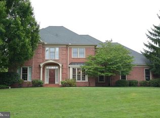 910 Stonebridge Dr, Lancaster, PA