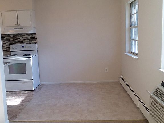 3rd image of 35 Cedar Ln APT 8