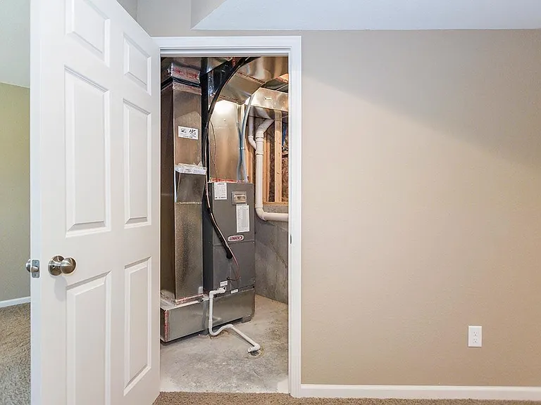 Parkway Oaks Townhomes and Duplexes — Photo 29