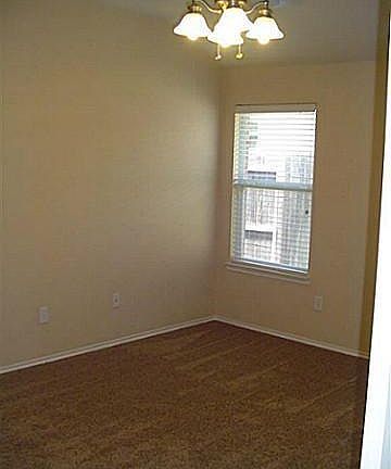 2nd image of 208 Pagoda Dr