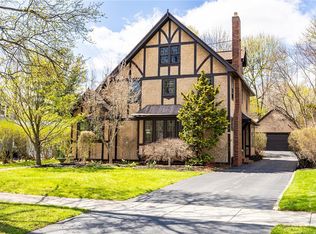 151 Chadbourne Rd, Rochester, NY 14618