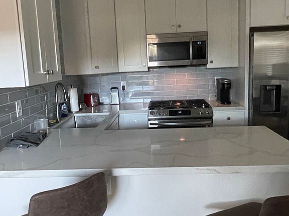 3rd image of 2050 Diamond St #1/2