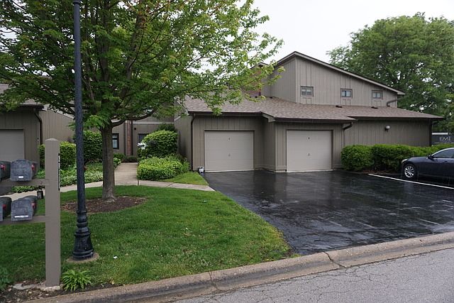 1st image of 29W380 Emerald Green Dr #21E