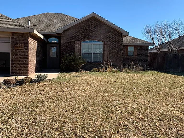 2225 Jadyn Ln — Photo 1