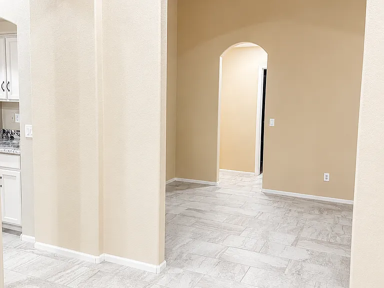 4631 E Torrey Pines Ln — Photo 16