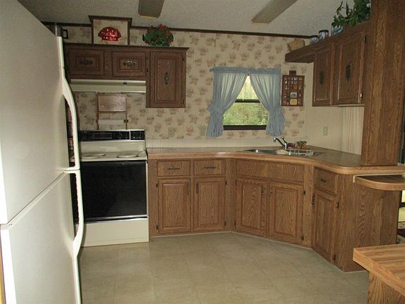 4th image of 13206 NW 202nd St