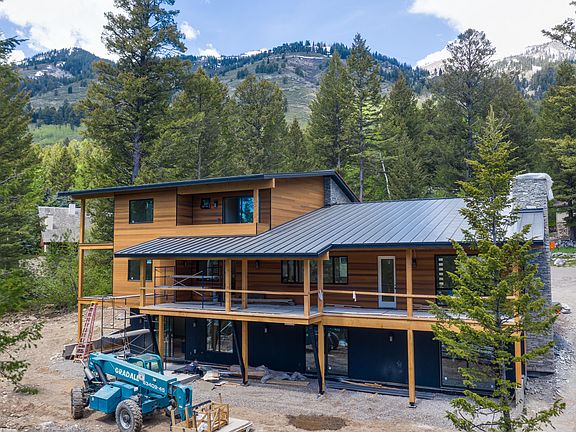 2nd image of 3760 Curtis Dr