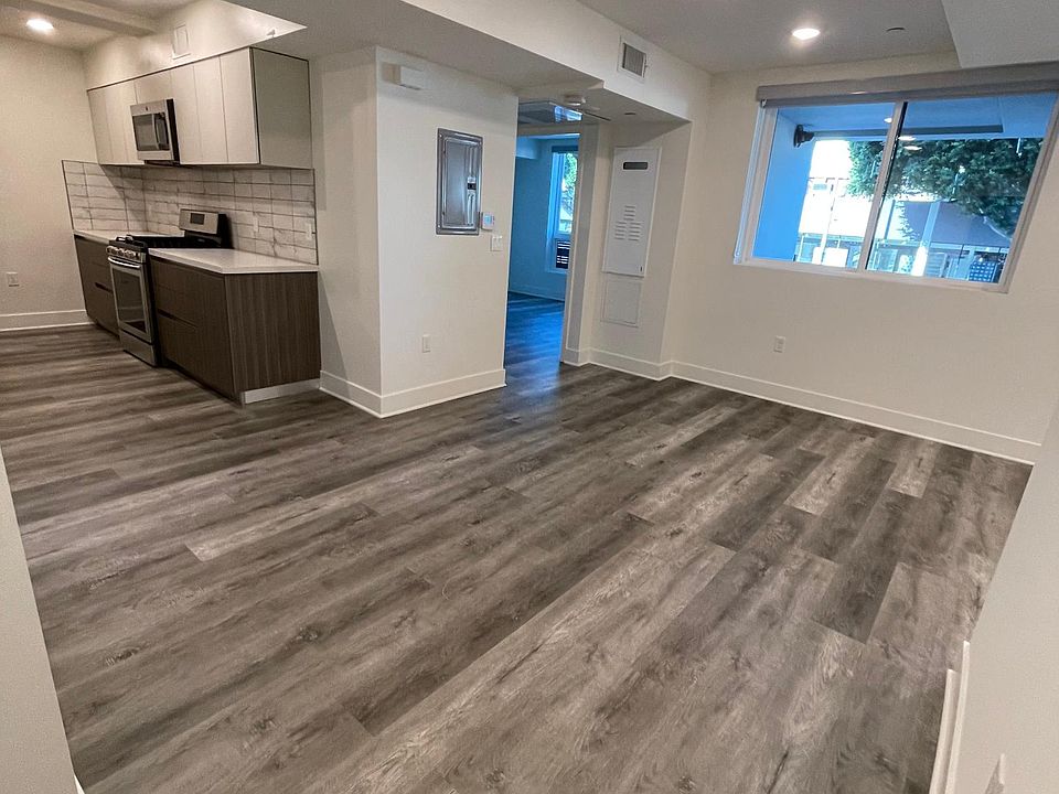 living,dining kitchen