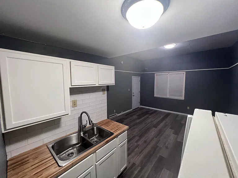430 Case Ave #2 — Photo 3