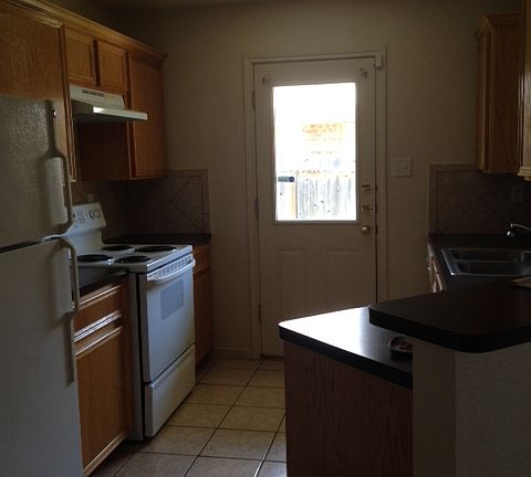 4th image of 1501 Nicholas Cir APT B