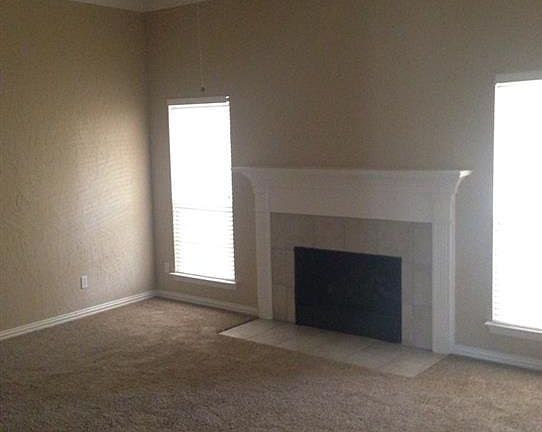 3rd image of 129 Parkwood Ct