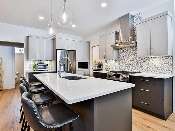 4th image of 556 NW Riverhills Way W