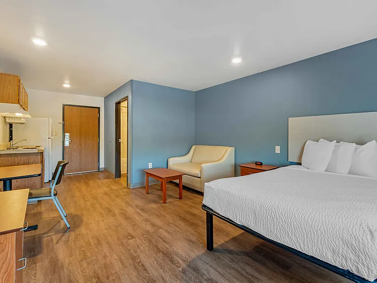 Deluxe Studio - 1 Full Bed