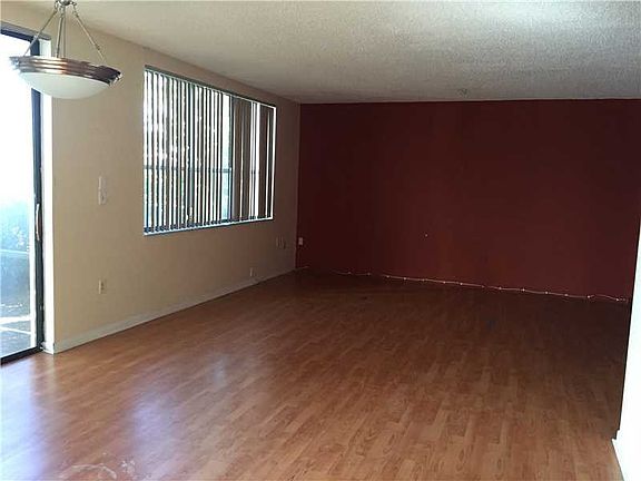 5th image of 740 NE 199th St APT 104G