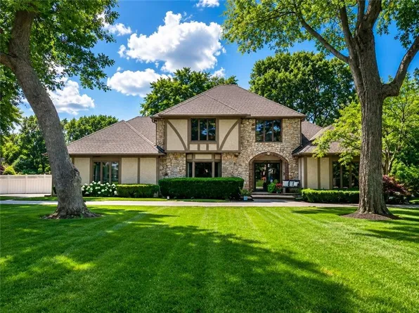 1401 NW Deer Run Trl, Blue Springs, MO 64015