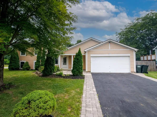 639 Academy Dr, Galloway, OH 43119