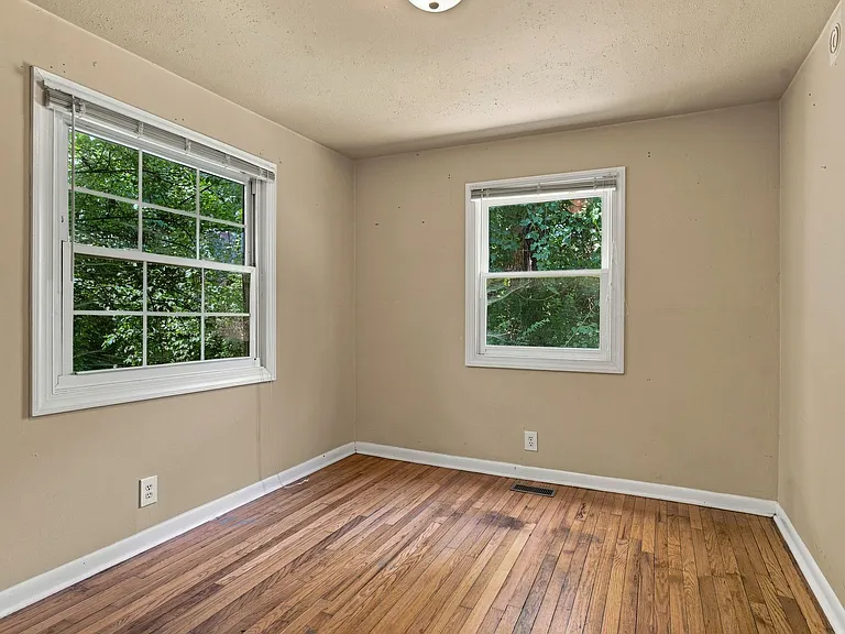 501 Weakley Ave — Photo 17
