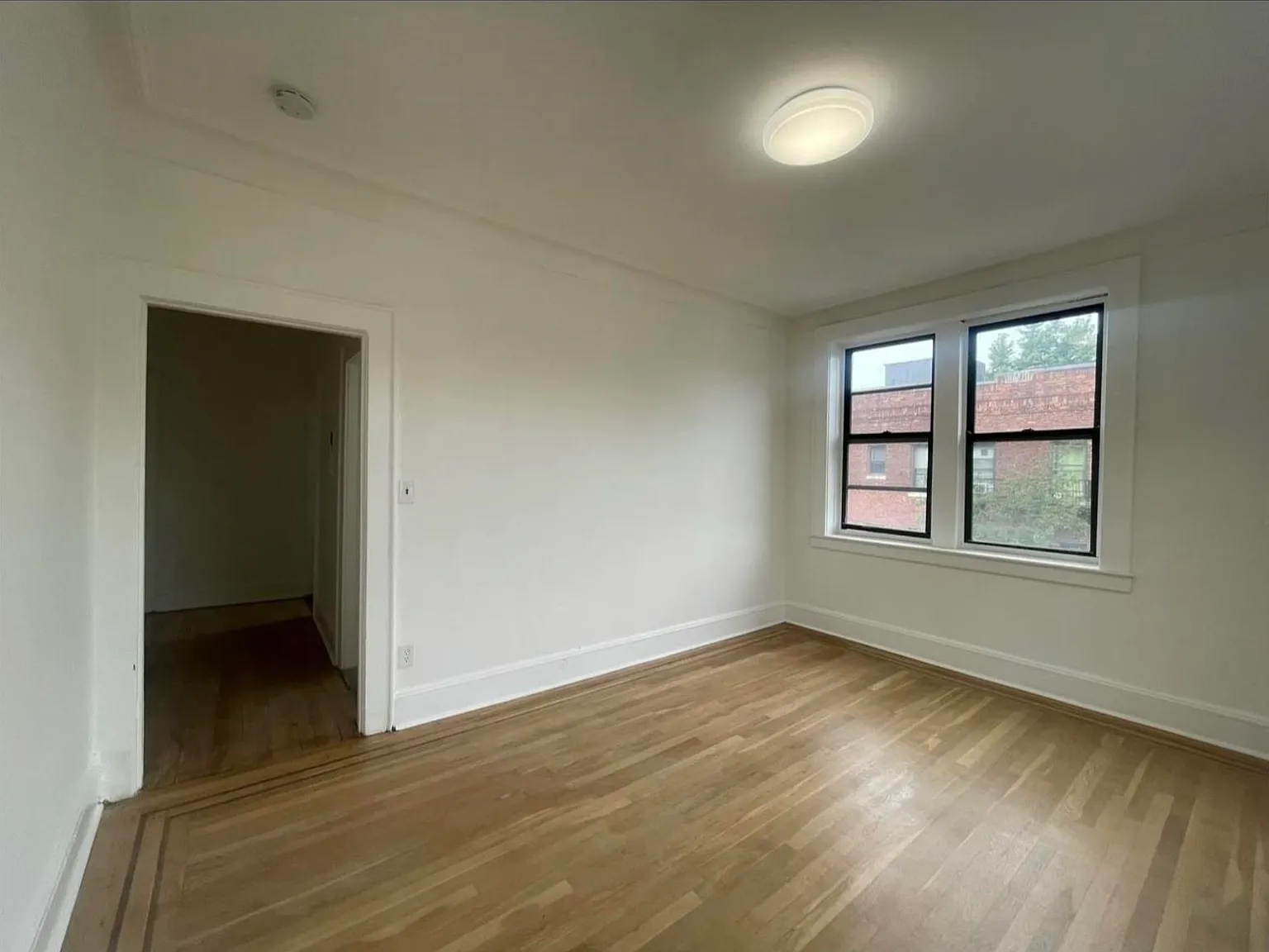 1 bed, 1.0 bath, 600 sqft, $1,300 — Photo 2