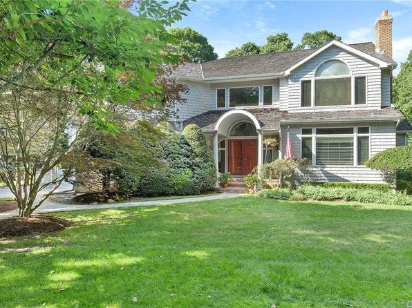6 Fish Creek Ln, Remsenburg, NY 11960