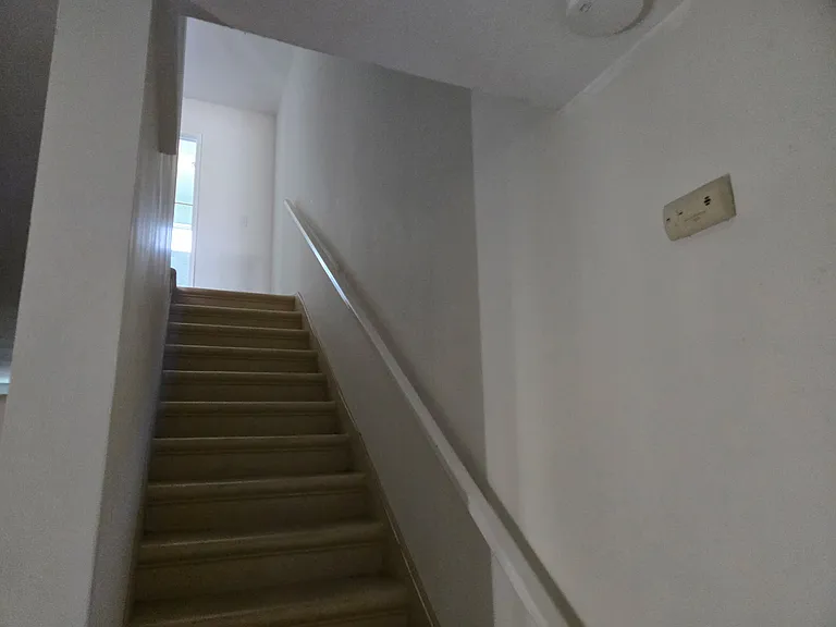 1260 E 4th St #6 — Photo 9