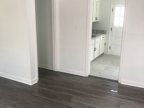 5th image of 3264 Princeton Ave