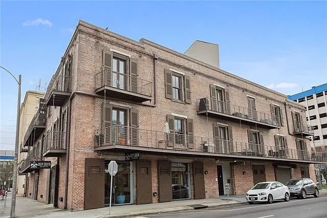 900 S Peters St #2