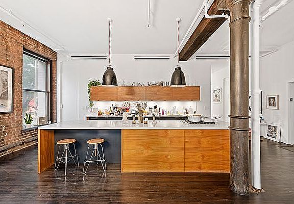 5th image of 143 Prince St APT 2