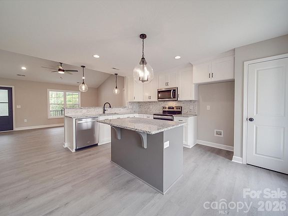 5th image of 8690 Crestwood Dr