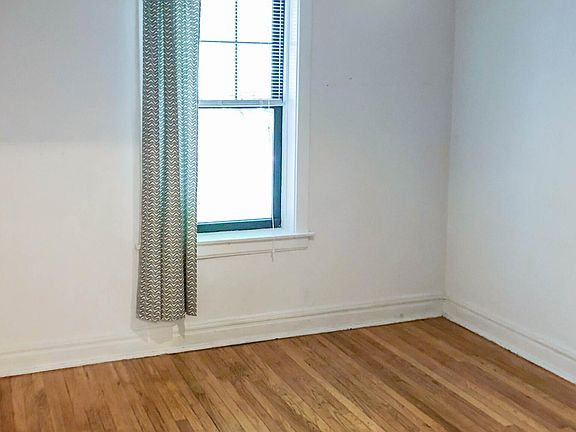 4th image of 1945 W Winnemac Ave #2E