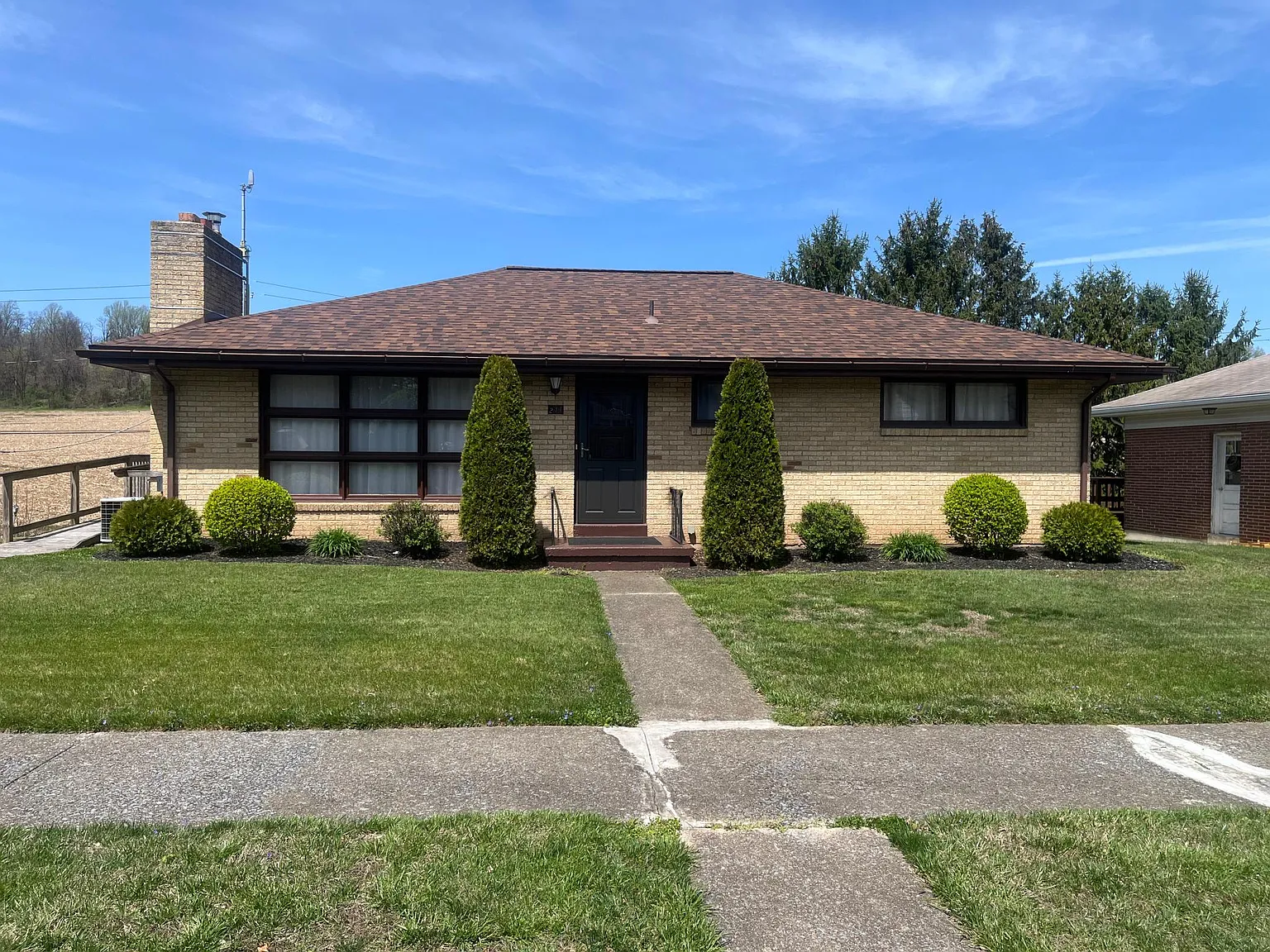 3 bed, 1.5 bath, 1176 sqft, $1,950 — Photo 2